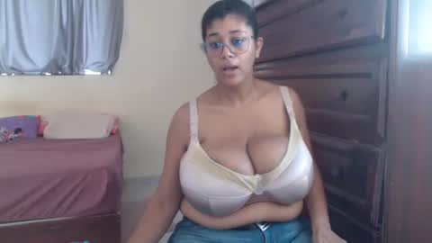 Snapshot of kristinamilan chatting on November 2025 03:02:01 PM KristinaMilan online show from November 2025 03:02:01 PM