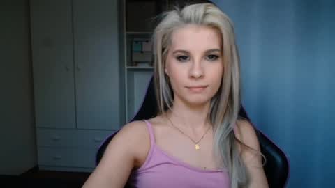 KristineAmore online show from June 2026 06:25:02 PM