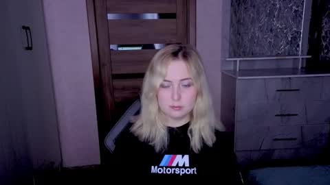 Kristy online show from May 2026 09:43:01 PM