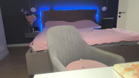 Kristi online show from October 2025 04:13:01 AM