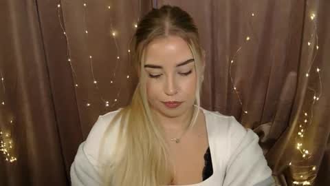 KristyFlowers online show from December 2024 10:17:02 AM