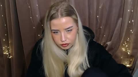 KristyFlowers online show from December 2024 07:26:02 PM