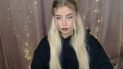 KristyFlowers online show from December 2024 07:31:02 PM