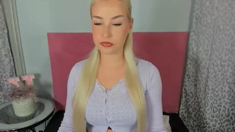 Snapshot of kristyflowers chatting on March 2026 03:51:01 PM KristyFlowers online show from March 2026 03:51:01 PM