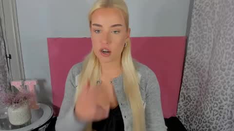 Snapshot of kristyflowers chatting on April 2026 02:29:01 PM KristyFlowers online show from April 2026 02:29:01 PM