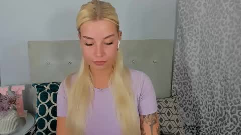 Snapshot of kristyflowers chatting on April 2026 02:41:01 PM KristyFlowers online show from April 2026 02:41:01 PM