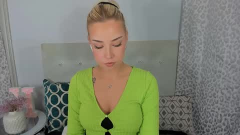 Snapshot of kristyflowers chatting on April 2026 02:22:02 PM KristyFlowers online show from April 2026 02:22:02 PM