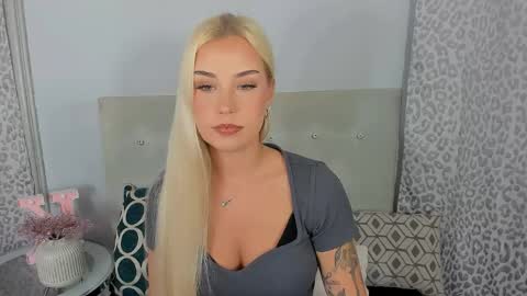 Snapshot of kristyflowers chatting on April 2026 05:52:01 PM KristyFlowers online show from April 2026 05:52:01 PM