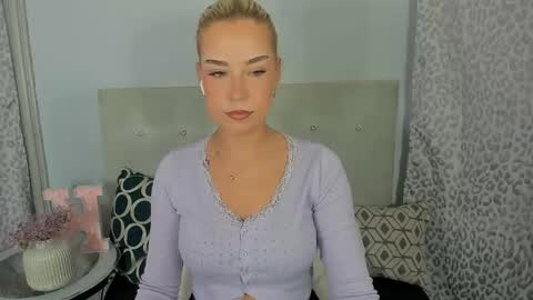 Snapshot of kristyflowers chatting on May 2026 05:12:01 AM KristyFlowers online show from May 2026 05:12:01 AM