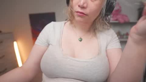 Snapshot of krystalsyxx chatting on November 2025 11:06:01 PM Krystal Syx online show from November 2025 11:06:01 PM