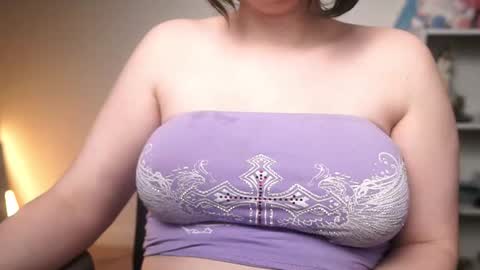 Snapshot of krystalsyxx chatting on March 2026 02:04:02 AM Krystal Syx online show from March 2026 02:04:02 AM