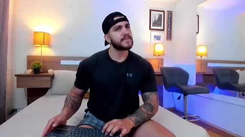 kylenorth_ online show from October 2025 12:14:02 PM