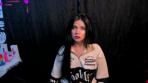 Snapshot of kylie_foxx1 chatting on December 2024 01:29:01 AM submissive demon Please help me to reach 500 thumbs up online show from December 2024 01:29:01 AM