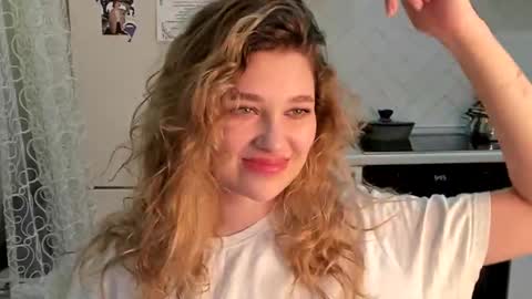 Snapshot of kylieblond chatting on February 2025 08:42:01 PM Din online show from February 2025 08:42:01 PM