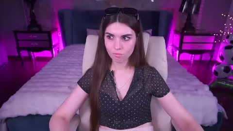 Nicole online show from July 2026 07:04:01 AM
