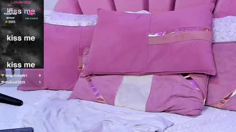 Snapshot of kyliemonnet chatting on December 2024 07:12:01 AM Kylie jl online show from December 2024 07:12:01 AM