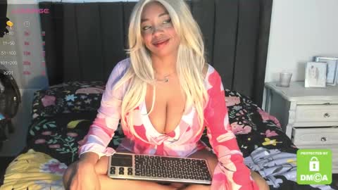 kylie white boobs online show from January 2025 04:27:02 PM