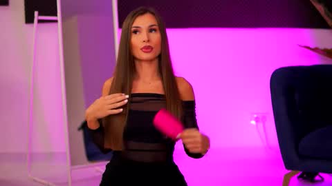 Kyssa online show from November 2025 07:27:01 PM