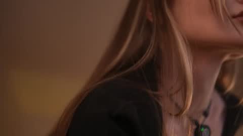 Kyssa online show from July 2026 06:33:01 PM