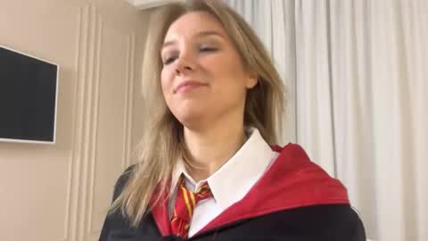 lina online show from October 2025 10:21:02 PM