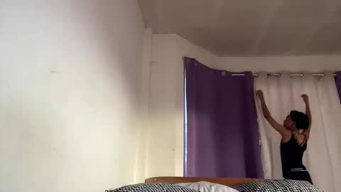 Snapshot of la_ura chatting on December 2025 09:02:01 AM Laura online show from December 2025 09:02:01 AM