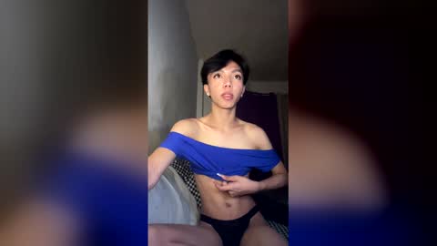 Snapshot of la_ura chatting on December 2025 12:34:02 PM Laura online show from December 2025 12:34:02 PM