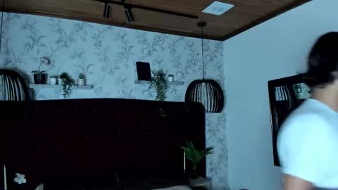 labrinthteasing online show from November 2025 12:00:02 PM