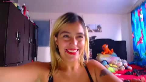 Snapshot of lacolombiana_bitch chatting on March 2026 08:03:01 PM Valentina online show from March 2026 08:03:01 PM