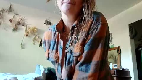 Snapshot of lacybell chatting on September 2025 04:11:01 PM lacybell online show from September 2025 04:11:01 PM