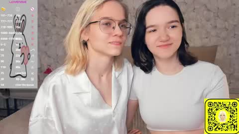 Snapshot of lacyedison chatting on June 2026 07:17:02 PM Violet and Isabel online show from June 2026 07:17:02 PM