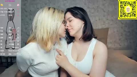 Snapshot of lacyedison chatting on June 2026 07:15:01 PM Violet and Isabel online show from June 2026 07:15:01 PM