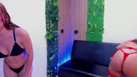 Snapshot of ladies_wallen chatting on May 2026 02:29:02 AM ladies_wallen online show from May 2026 02:29:02 AM