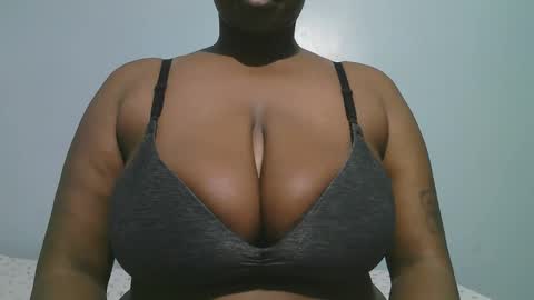 lady_dearra online show from February 2026 03:07:01 AM