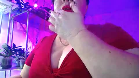 Lady Gloria online show from December 2025 05:47:01 AM