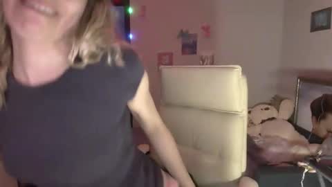 lady_smile69 online show from December 2025 09:33:01 PM