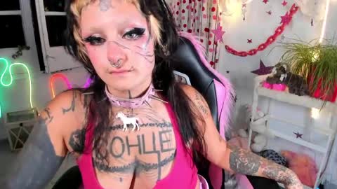 Mia online show from May 2026 07:45:01 PM