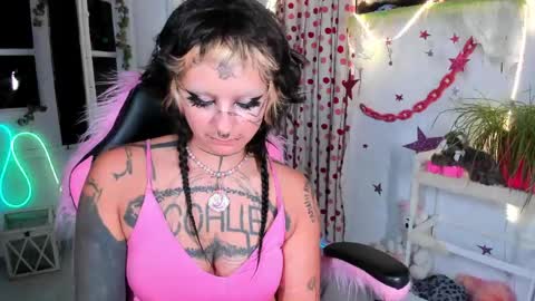 Mia online show from May 2026 08:32:01 PM