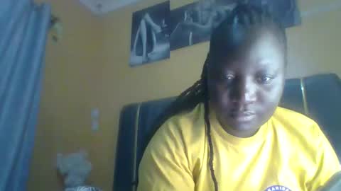 lindah32 online show from December 2025 06:48:02 PM