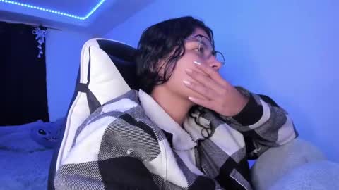 Snapshot of ladybrown_16 chatting on December 2024 07:45:02 AM Lady online show from December 2024 07:45:02 AM