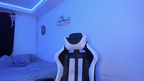 Snapshot of ladybrown_16 chatting on December 2024 04:39:02 AM Lady online show from December 2024 04:39:02 AM