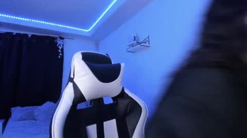 Snapshot of ladybrown_16 chatting on December 2024 07:44:01 AM Lady online show from December 2024 07:44:01 AM