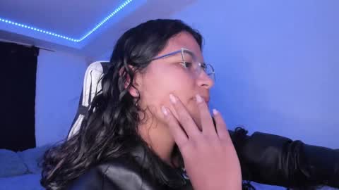 Snapshot of ladybrown_16 chatting on January 2025 08:23:02 AM Lady online show from January 2025 08:23:02 AM