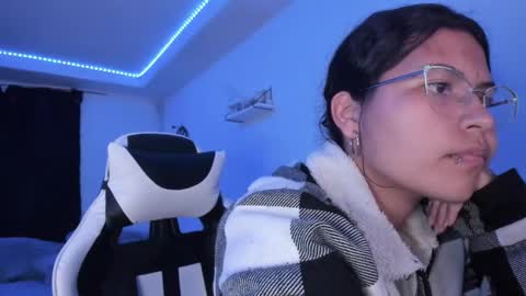 Snapshot of ladybrown_16 chatting on January 2025 03:27:02 AM Lady online show from January 2025 03:27:02 AM