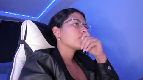 Snapshot of ladybrown_16 chatting on January 2025 11:29:01 PM Lady online show from January 2025 11:29:01 PM