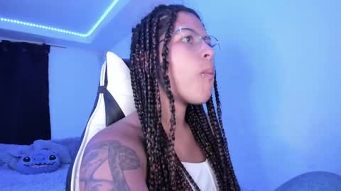 Snapshot of ladybrown_16 chatting on February 2025 04:52:02 AM Lady online show from February 2025 04:52:02 AM