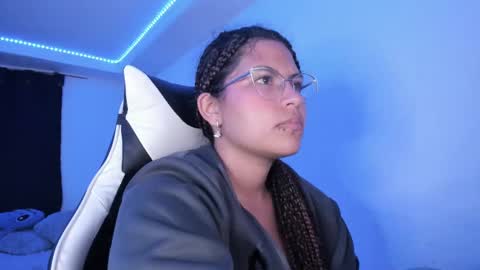 Snapshot of ladybrown_16 chatting on February 2025 03:07:01 AM Lady online show from February 2025 03:07:01 AM