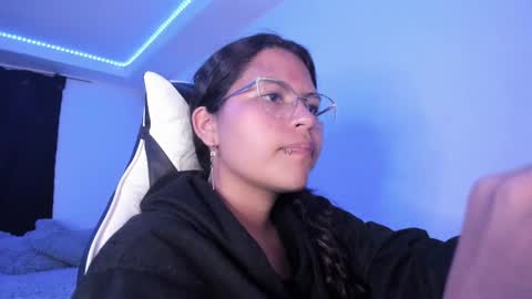 Snapshot of ladybrown_16 chatting on March 2025 03:32:01 AM Lady online show from March 2025 03:32:01 AM