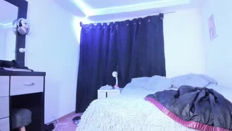  Lady  online show from November 2025 01:58:02 AM