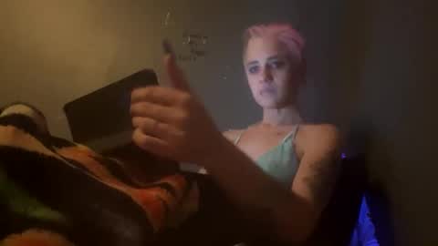 Snapshot of ladybug9097 chatting on December 2024 04:11:02 PM RockStar Couple online show from December 2024 04:11:02 PM