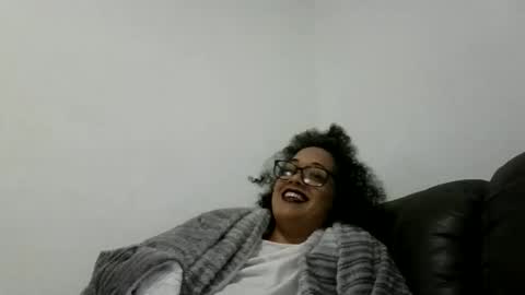 Snapshot of ladycinnabon chatting on November 2025 03:05:01 AM Stephanie online show from November 2025 03:05:01 AM